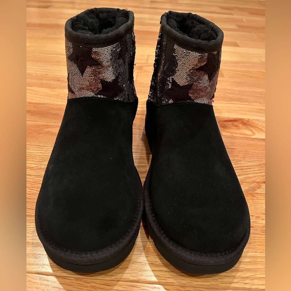 UGG Black Classic Mini Sequin Stars, Size 7 NEW